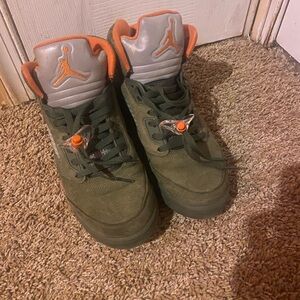 JORDAN 5 OLIVE GREEN AND ORANGE
